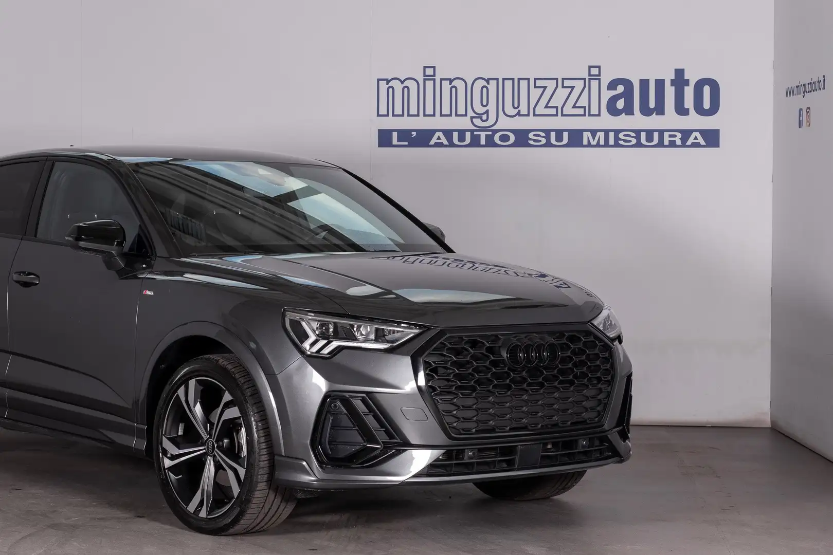 Audi Q3 Sportback 35 tdi S line Black line s-tronic 150cv Gris - 2