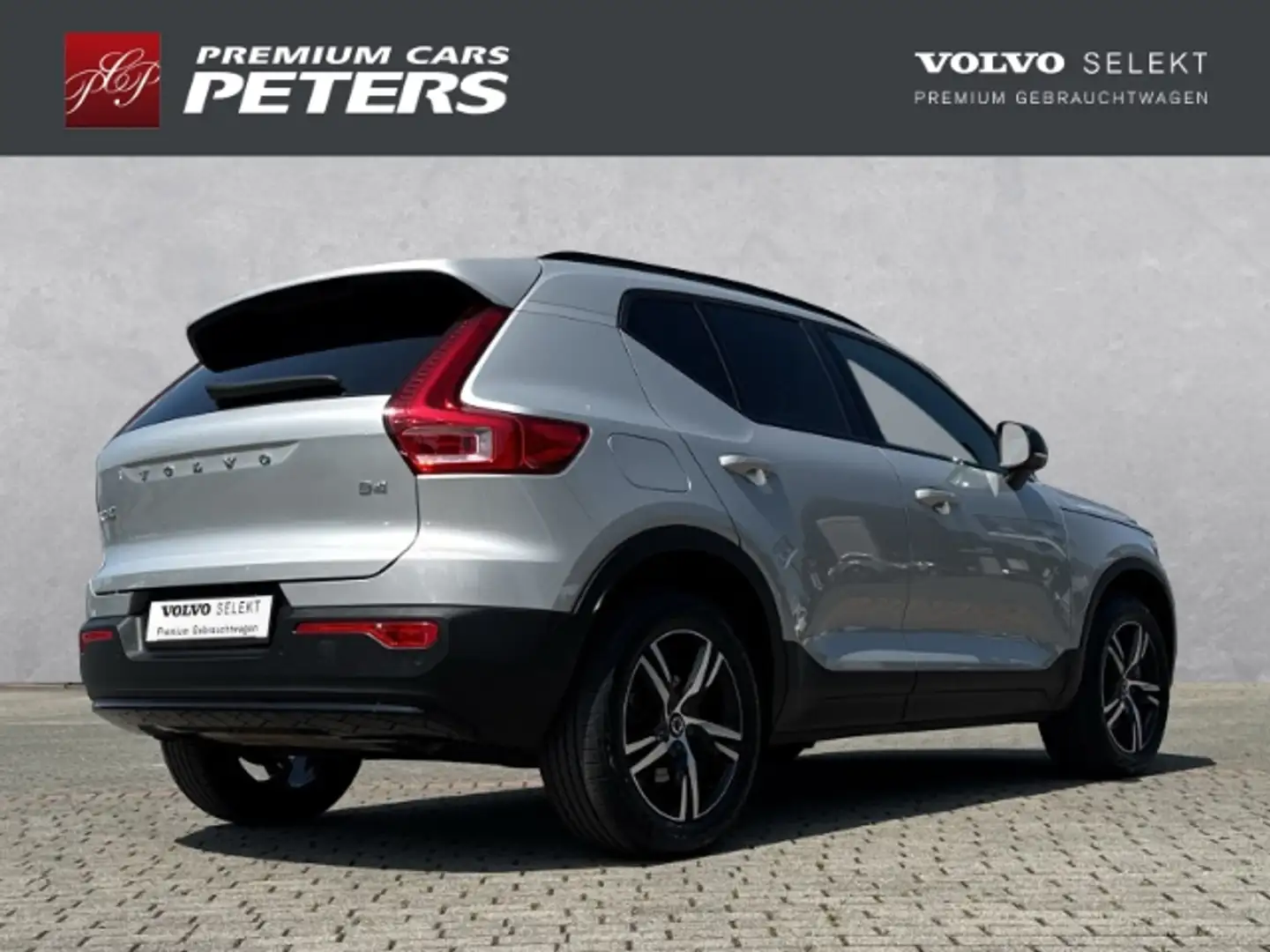 Volvo XC40 Plus Dark B4 18''LM AHK Pano Memory Sitze HarmanKa Argent - 2