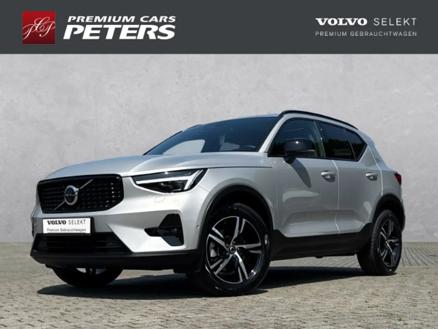 Volvo XC40 Plus Dark B4 18''LM AHK Pano Memory Sitze HarmanKa Ezüst - 1