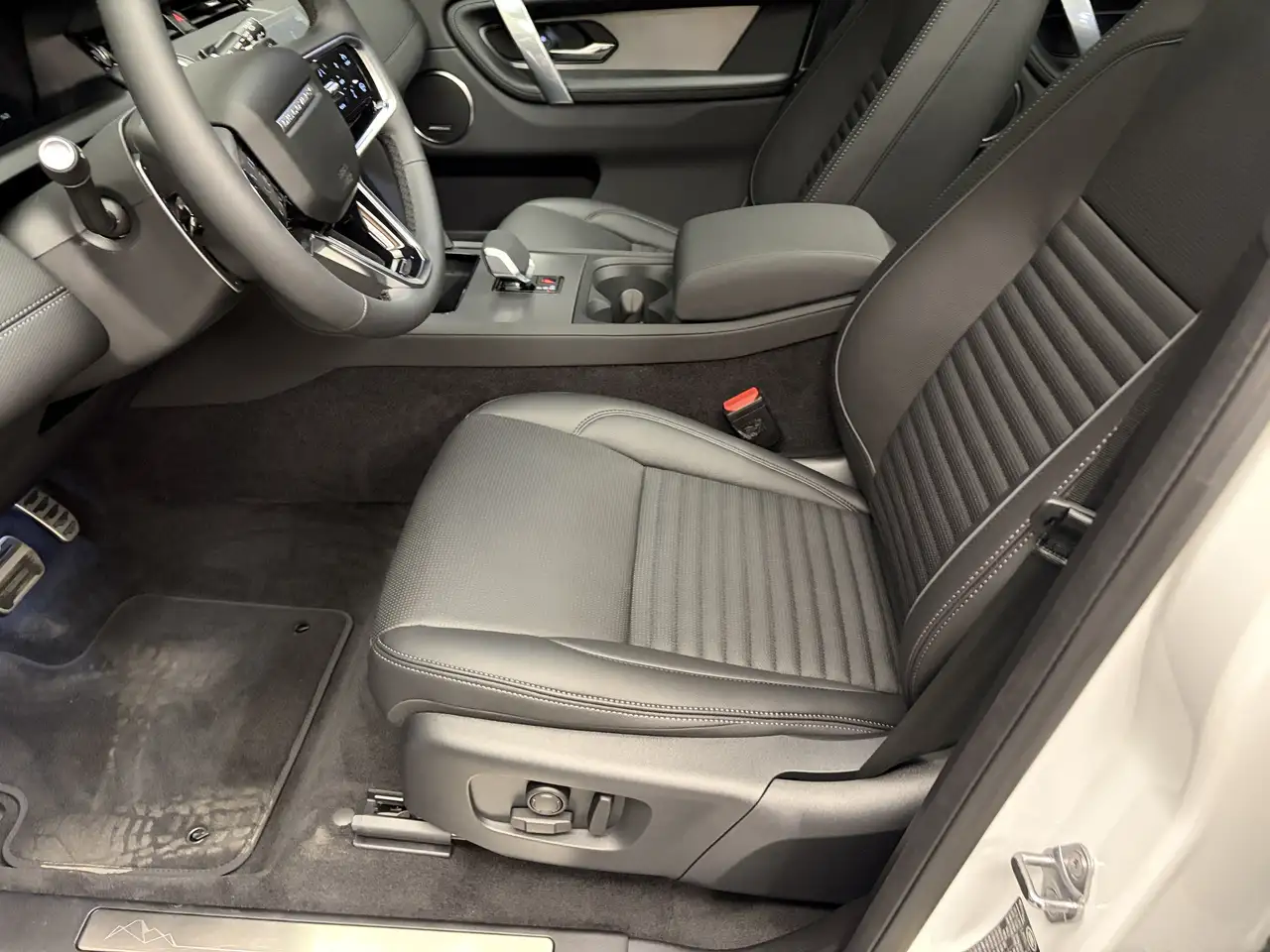 Land Rover Discovery Sport снимка Land Rover Discovery Sport