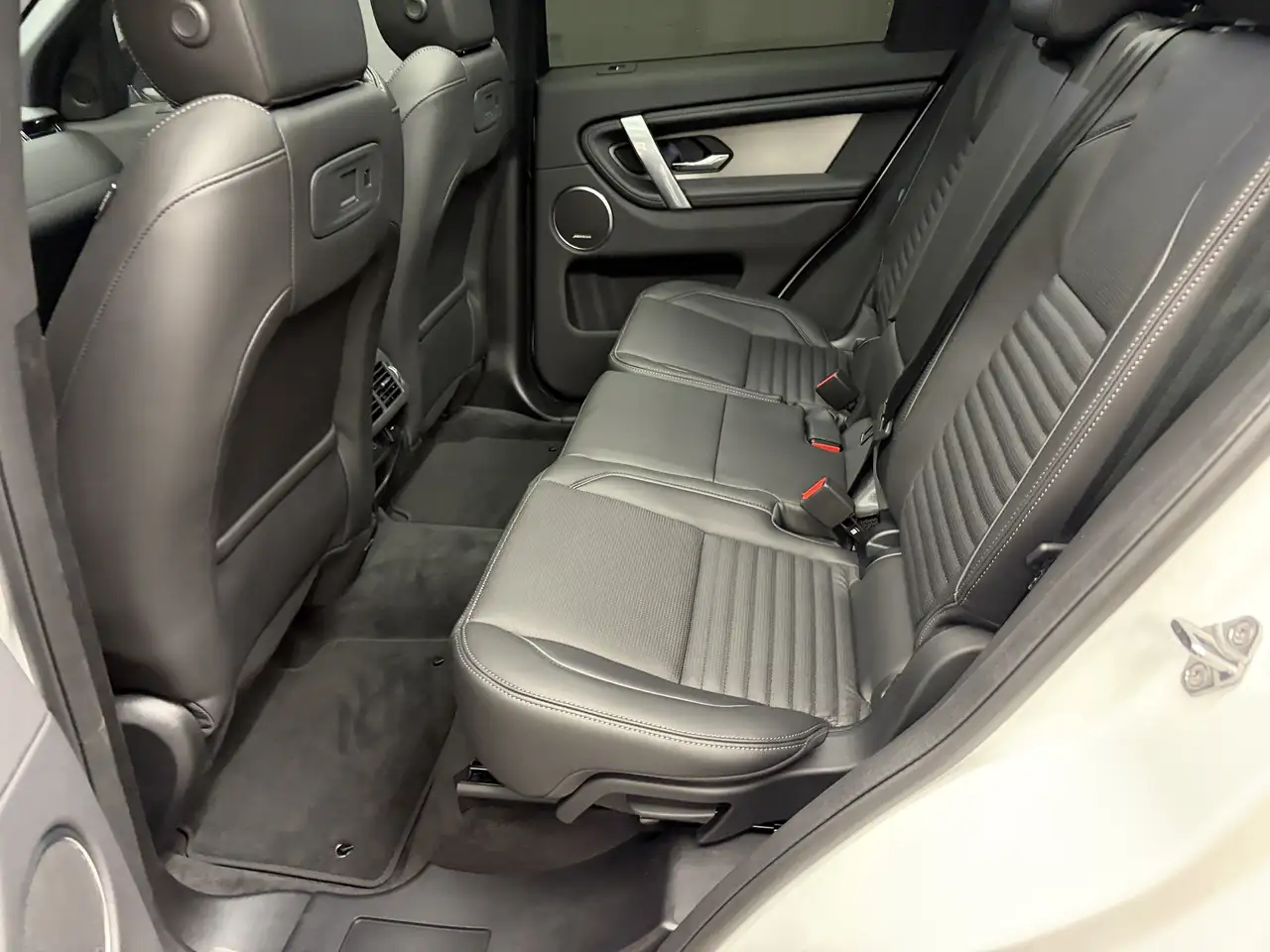 Land Rover Discovery Sport снимка Land Rover Discovery Sport