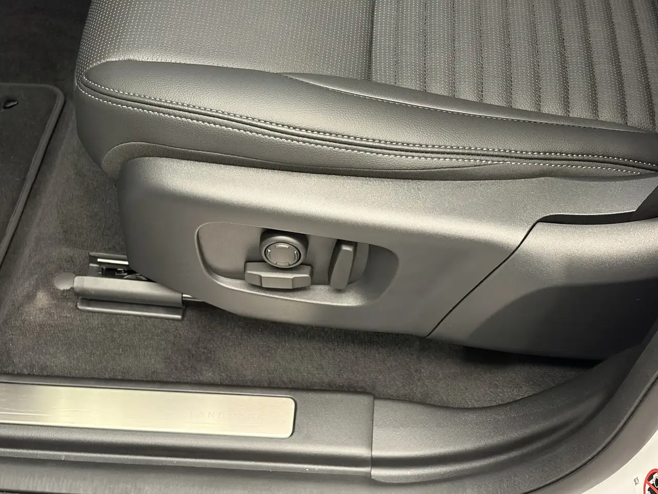 Land Rover Discovery Sport снимка Land Rover Discovery Sport
