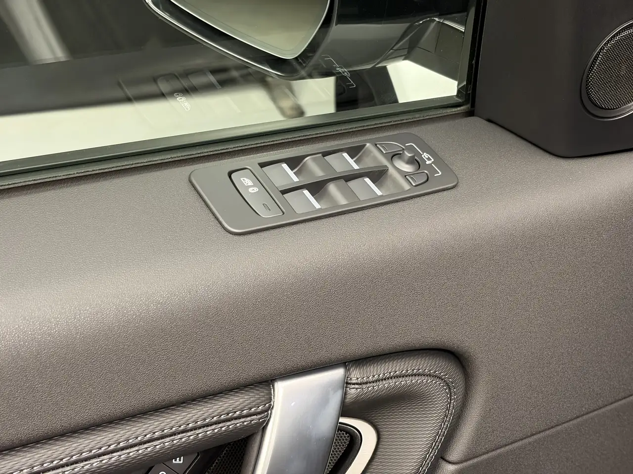 Land Rover Discovery Sport снимка Land Rover Discovery Sport