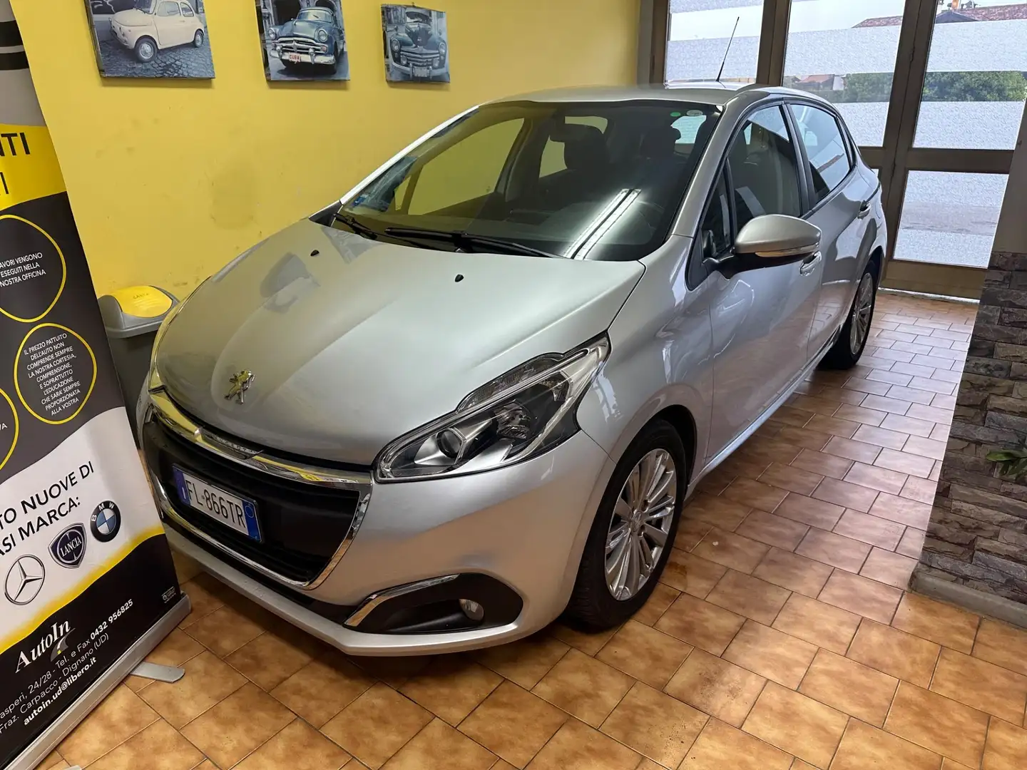Peugeot 208 BlueHDi 75 5 porte Allure Gris - 2