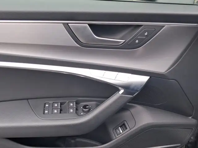 Audi S6 view 8