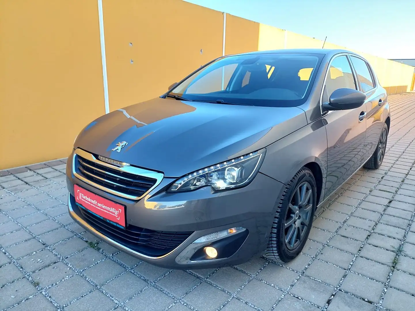 Peugeot 308 1,6 Blue HDi Allure Sofort Kredit Braun - 1