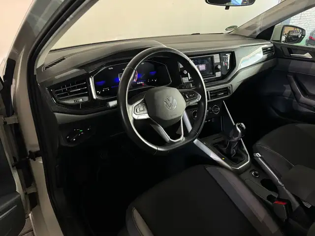 Volkswagen Polo view 2