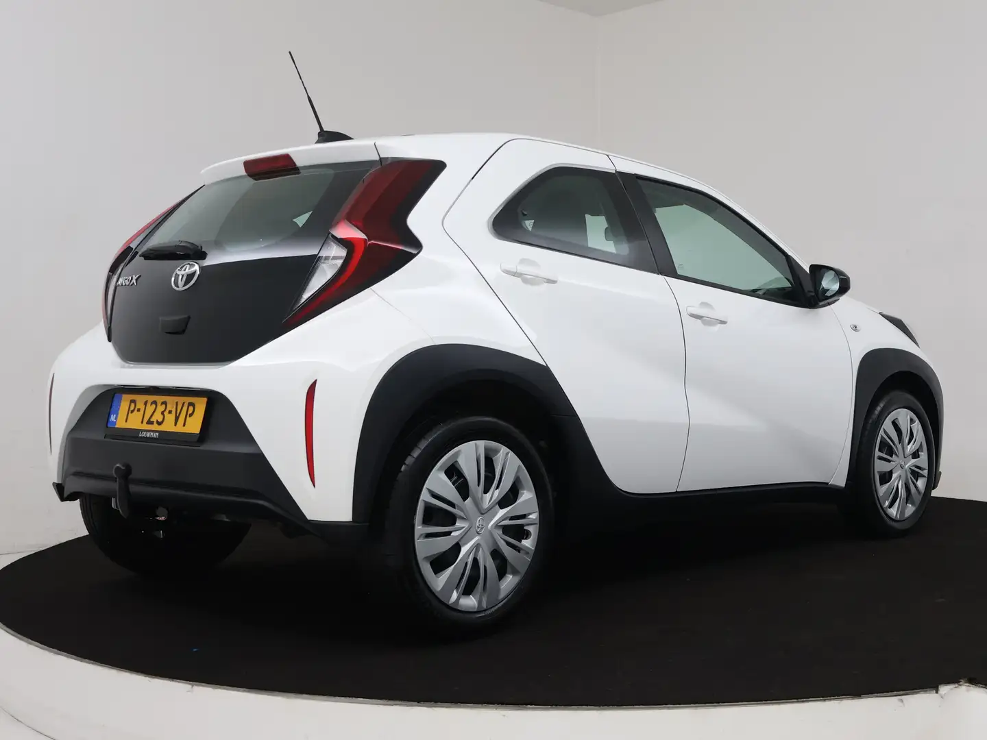 Toyota Aygo X 1.0 VVT-i MT Play | Trekhaak | Airco | Camera | Wit - 2