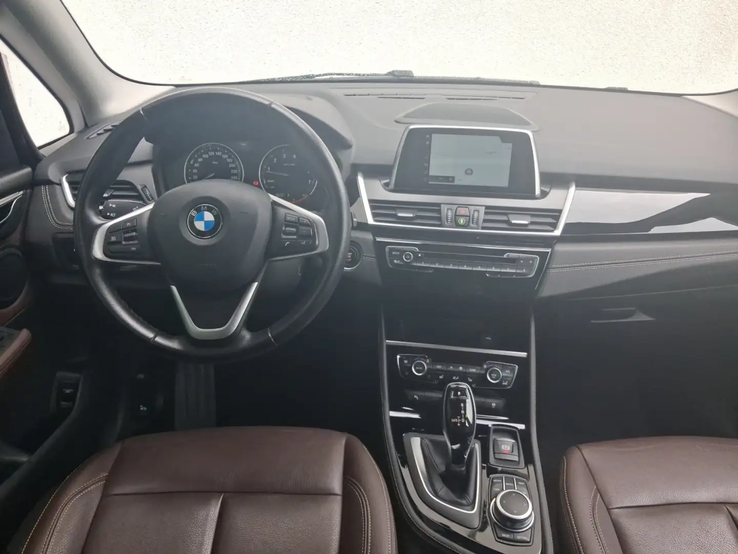 BMW 220 i Gran Tourer Luxury Line 7-Sitz LED Navi Dri Schwarz - 2