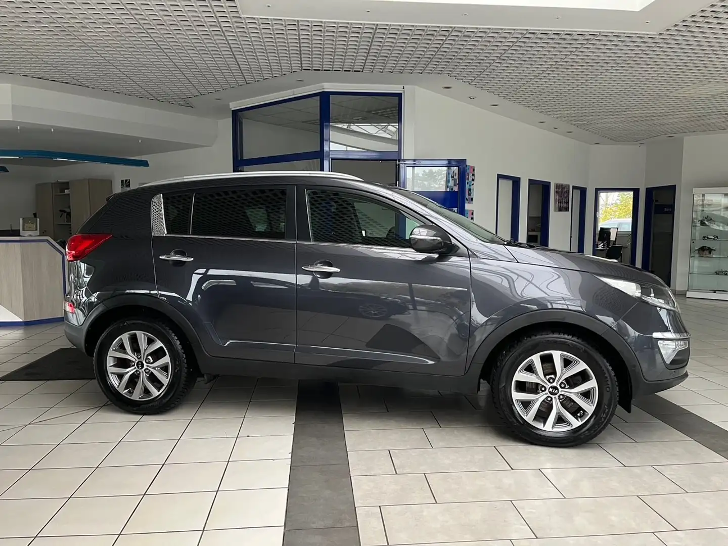 Kia Sportage 1.6 GDI Dream,Pan.Dach,Navi,AHK,SPAS, Grau - 2