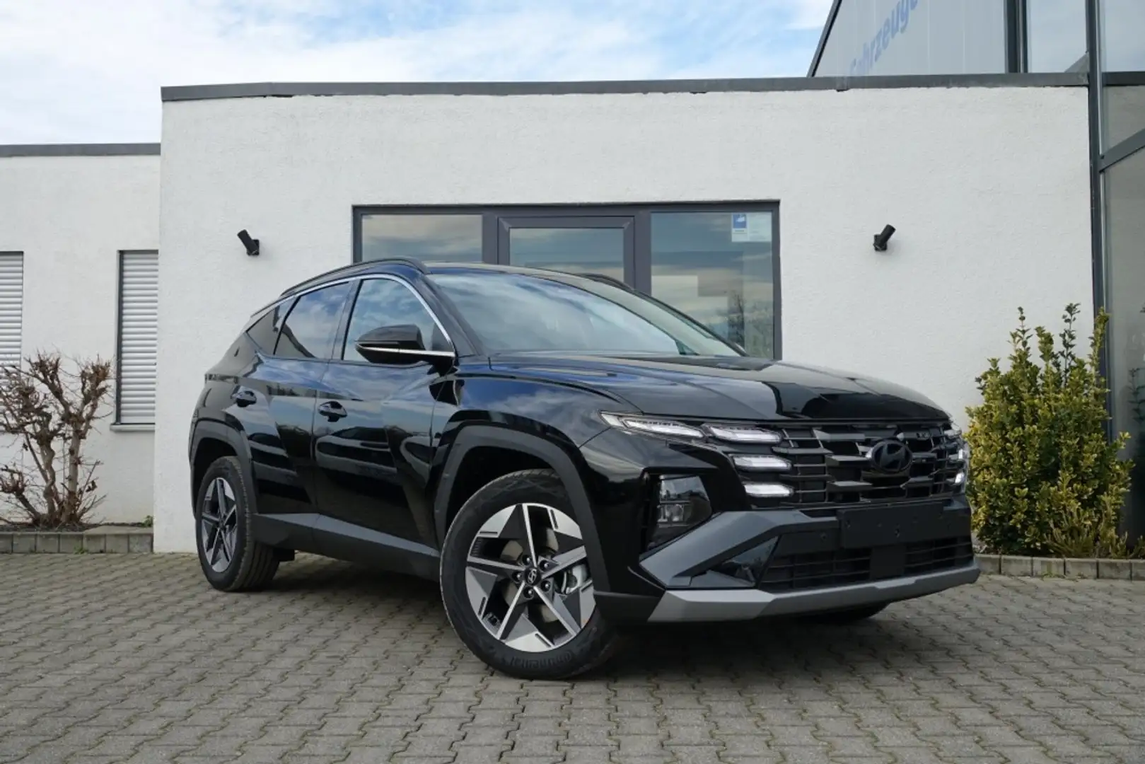 Hyundai TUCSON TREND HYBRID 215PS +KRELL +elektr. Sitze! Schwarz - 1