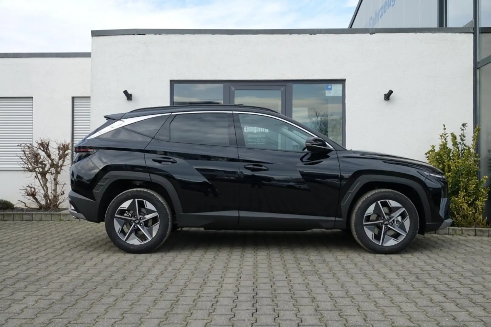 Hyundai TUCSON TREND HYBRID 215PS +KRELL +elektr. Sitze! Schwarz - 2