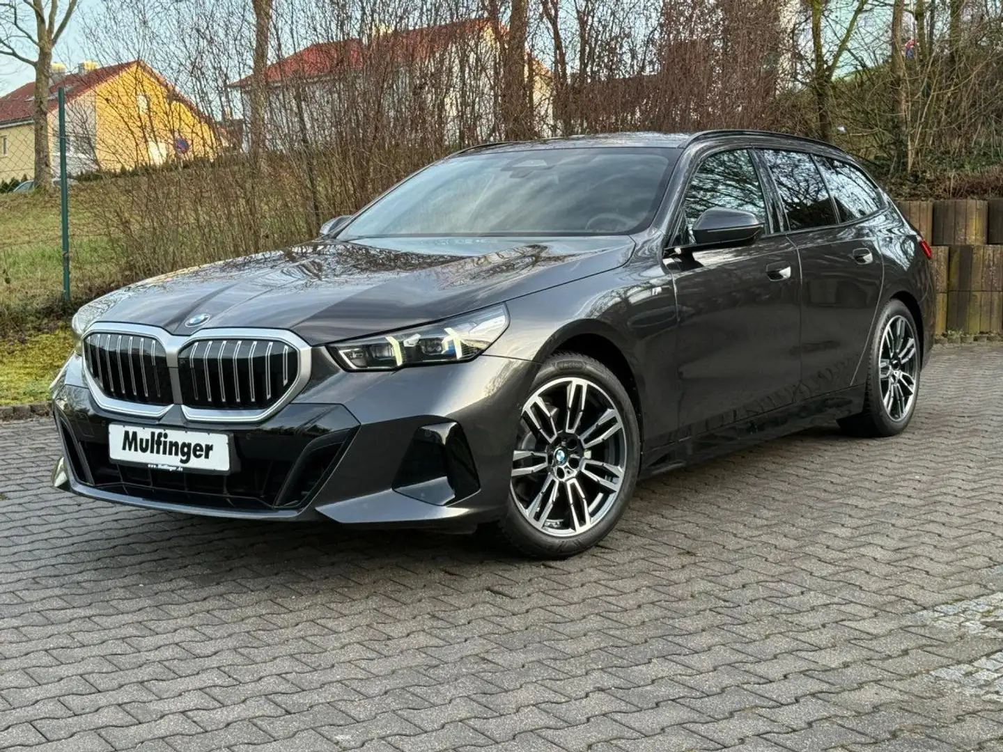 BMW 520 i T.M Sport PanoD.AHK Sitzbel.Lenkradh.ACC P+ Grau - 2