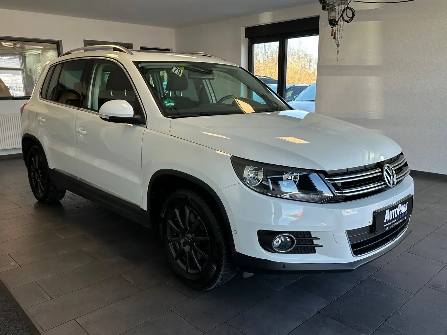 Volkswagen Tiguan Sport & Style BMT Pano*AHK Weiß - 2