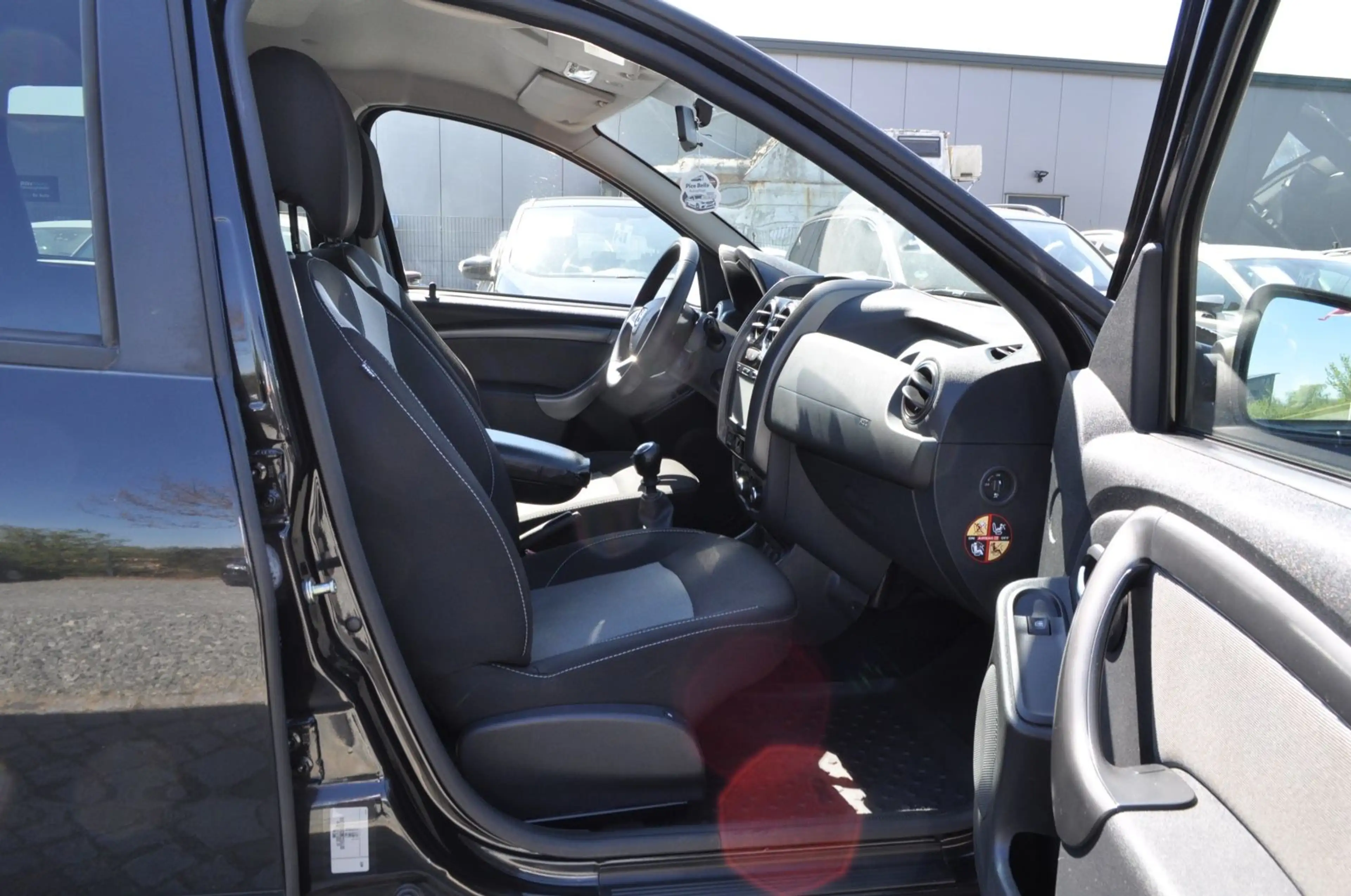Dacia Duster I Black Shadow 4x2 /STEUERKETTE NEU/PDC — photo 9