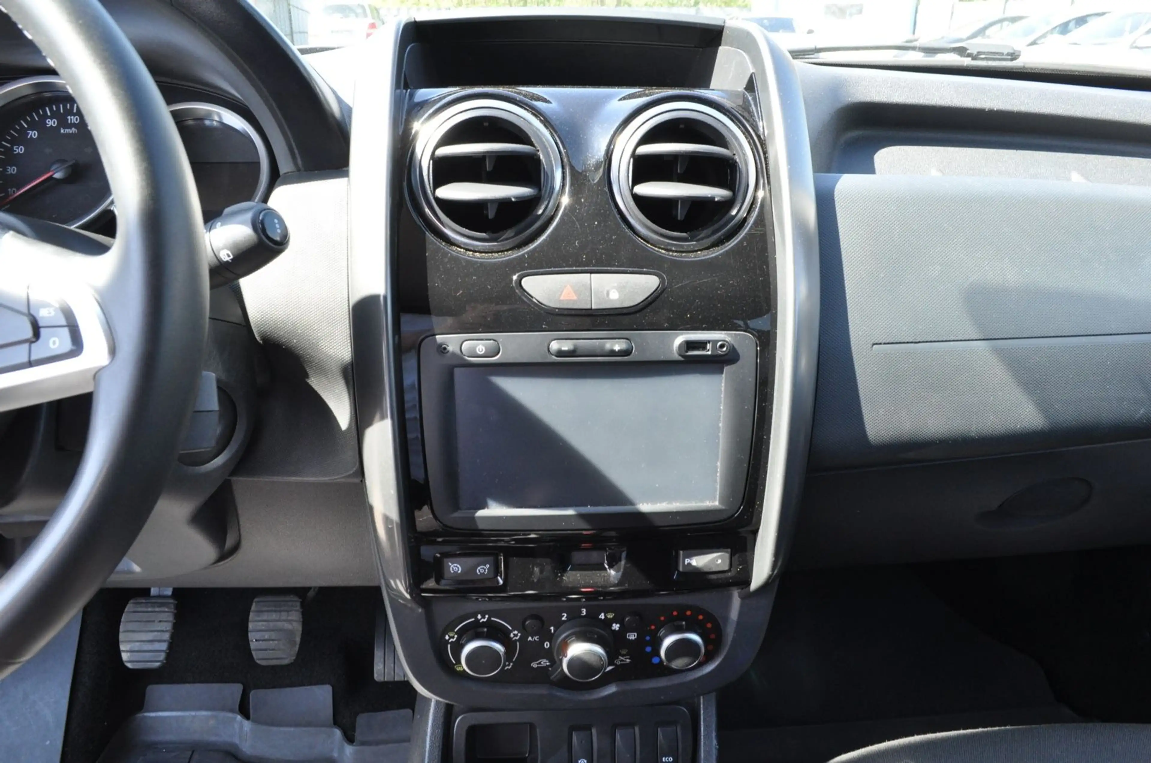 Dacia Duster I Black Shadow 4x2 /STEUERKETTE NEU/PDC — photo 12