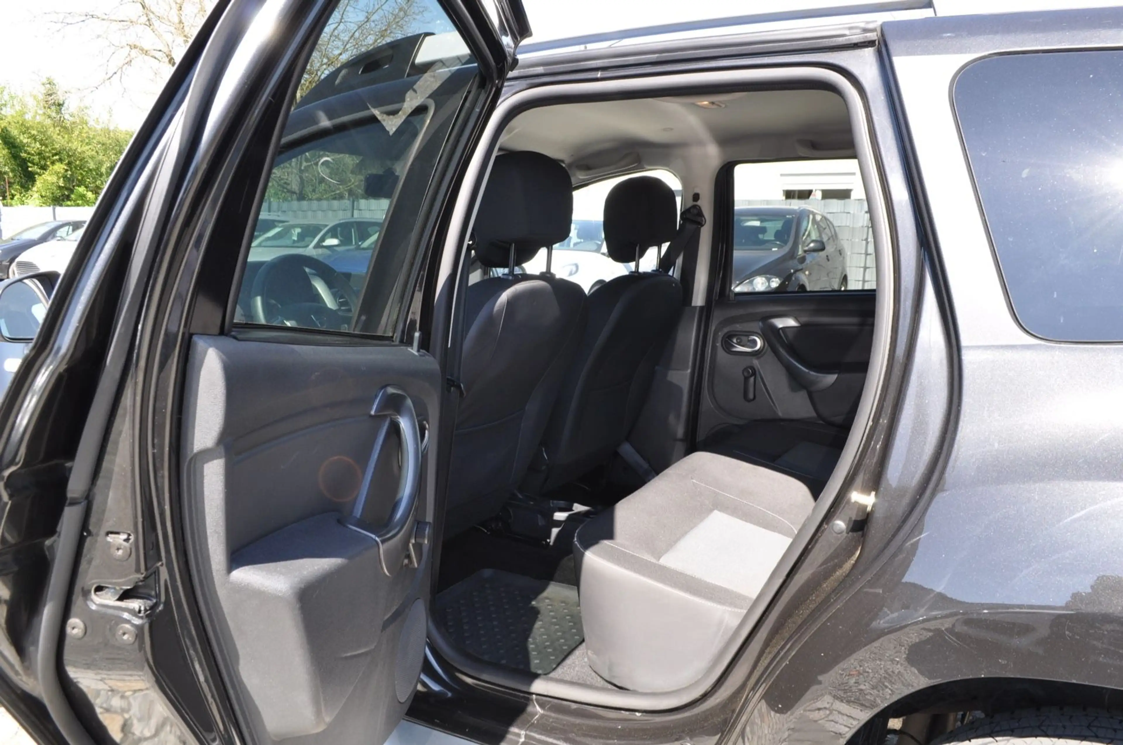 Dacia Duster I Black Shadow 4x2 /STEUERKETTE NEU/PDC — photo 8