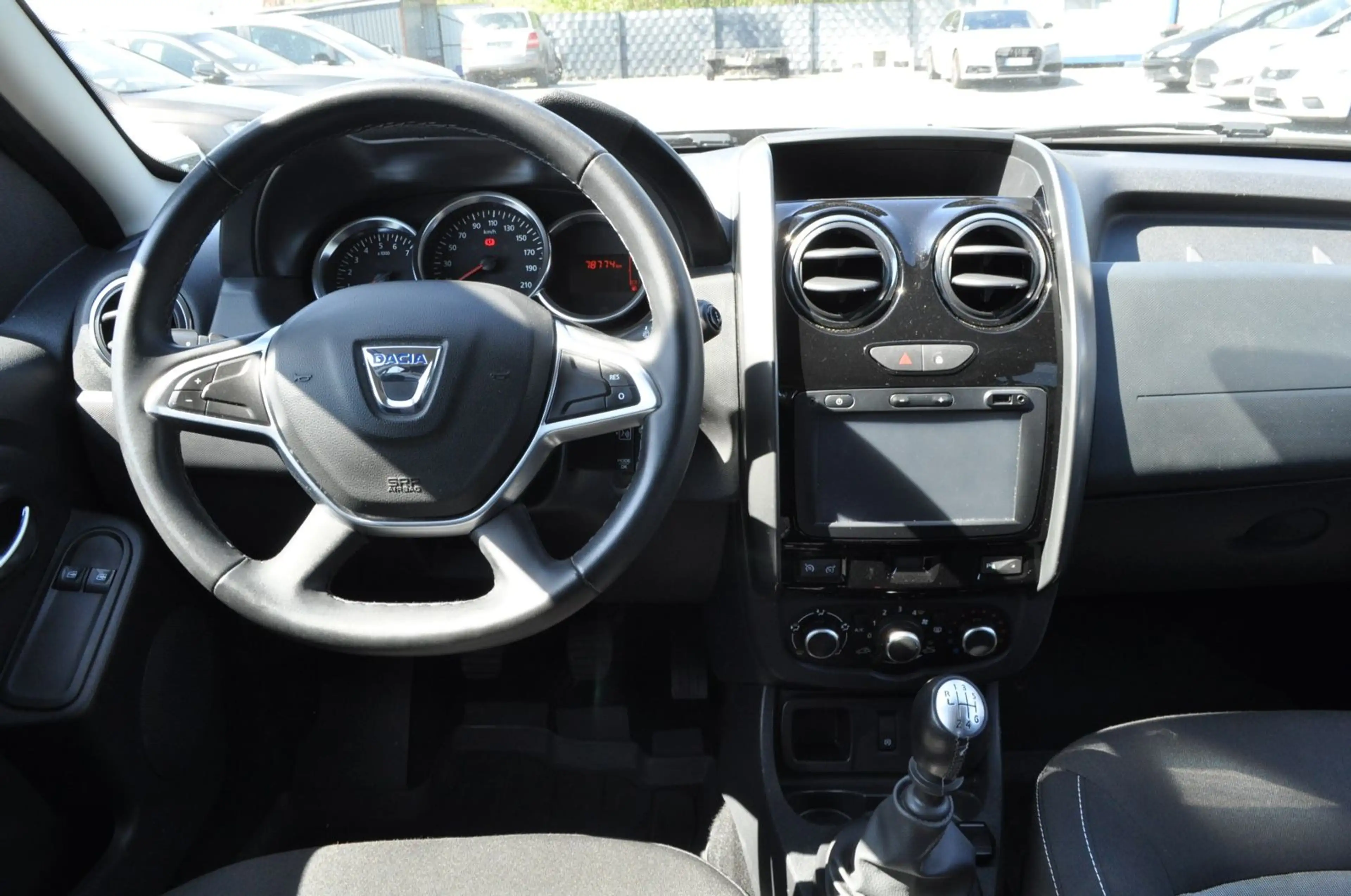 Dacia Duster I Black Shadow 4x2 /STEUERKETTE NEU/PDC — photo 11