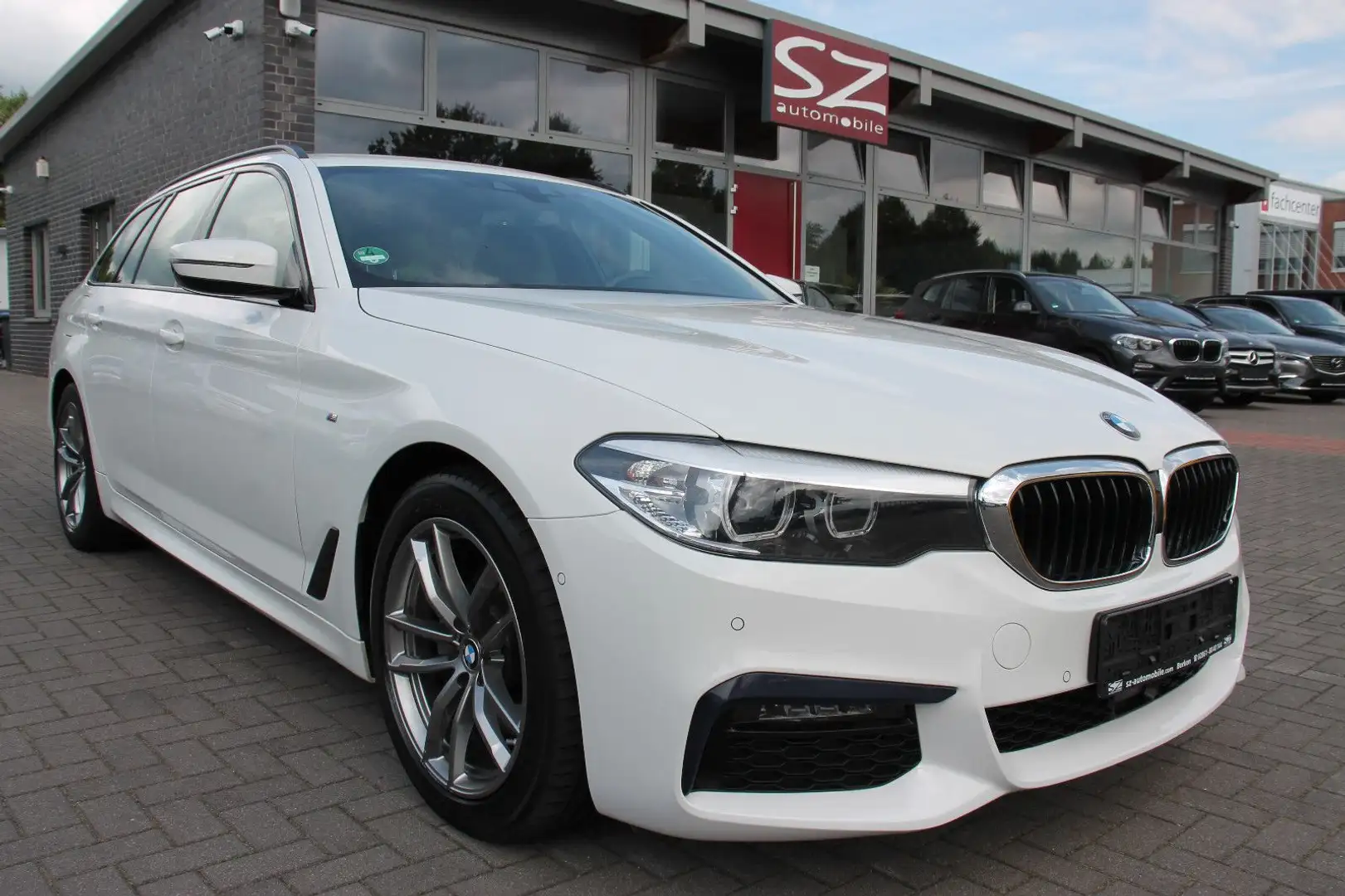 BMW 520 d Touring xDrive M Sport 1.Hand ACC LED AHK Wit - 1