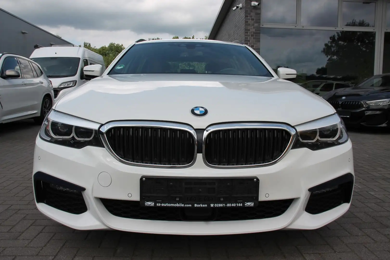 BMW 520 d Touring xDrive M Sport 1.Hand ACC LED AHK Wit - 2