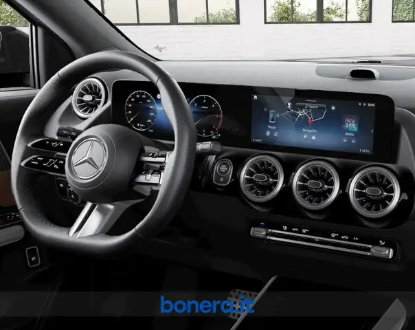 Mercedes-Benz Gla view 6