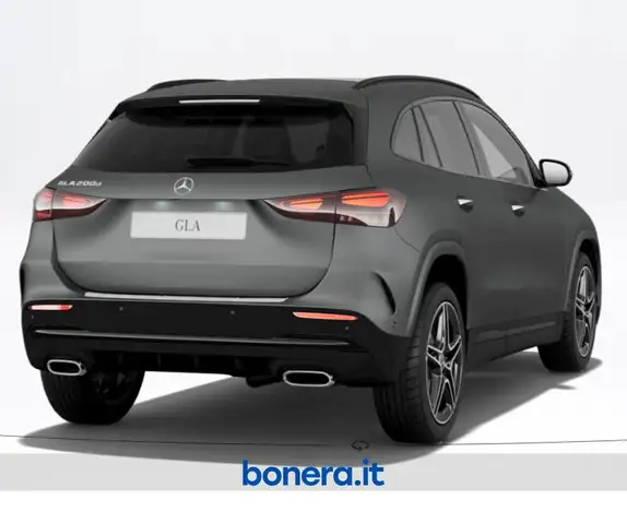 Mercedes-Benz Gla view 3