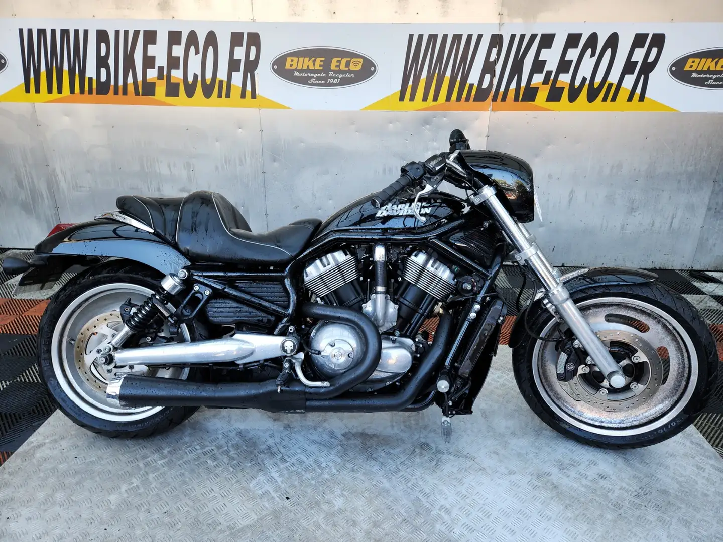 Harley-Davidson V-Rod Czarny - 1