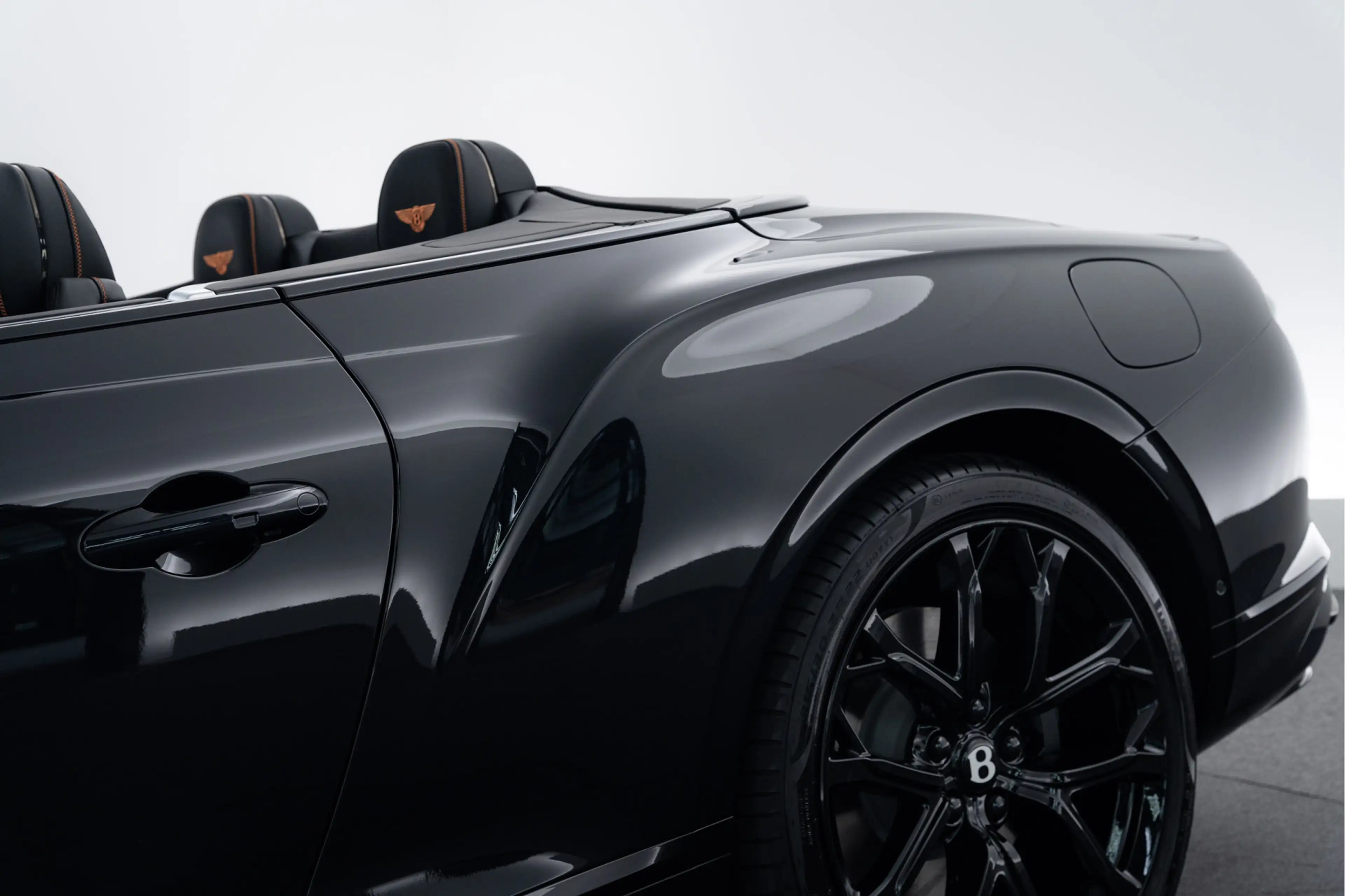 Bentley Continental GTC S V8 Hybrid MY2026 — photo 15