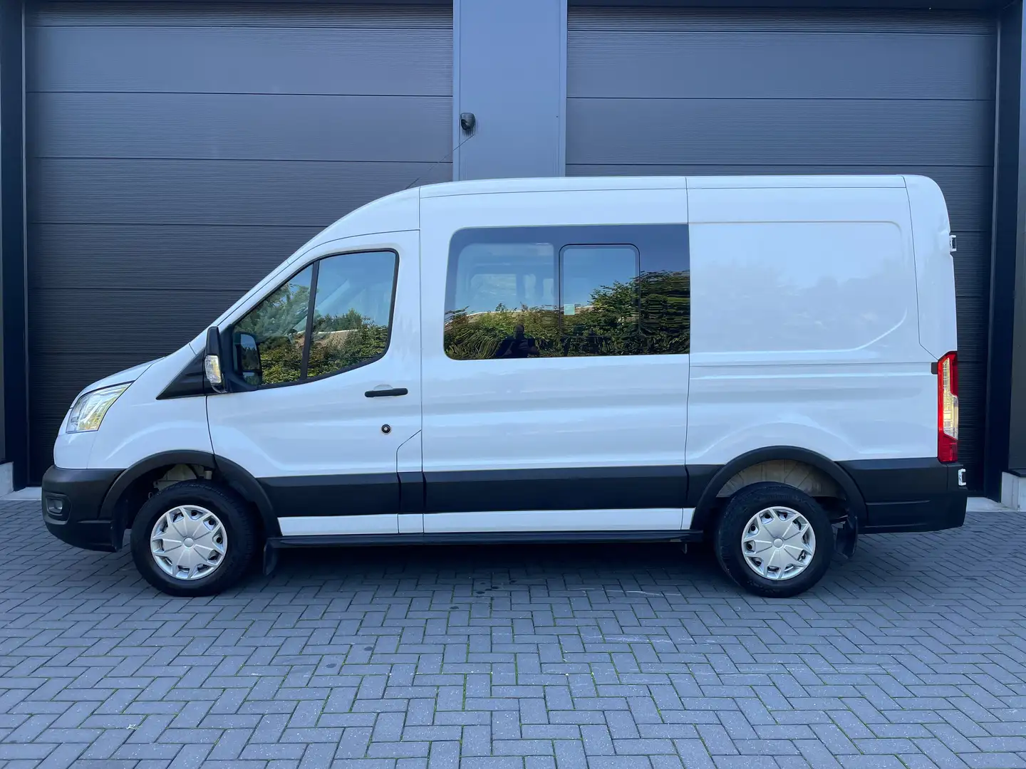 Ford Transit 2.0D / 2T / L2 H2 / DC / 6 Zitpl Weiß - 2