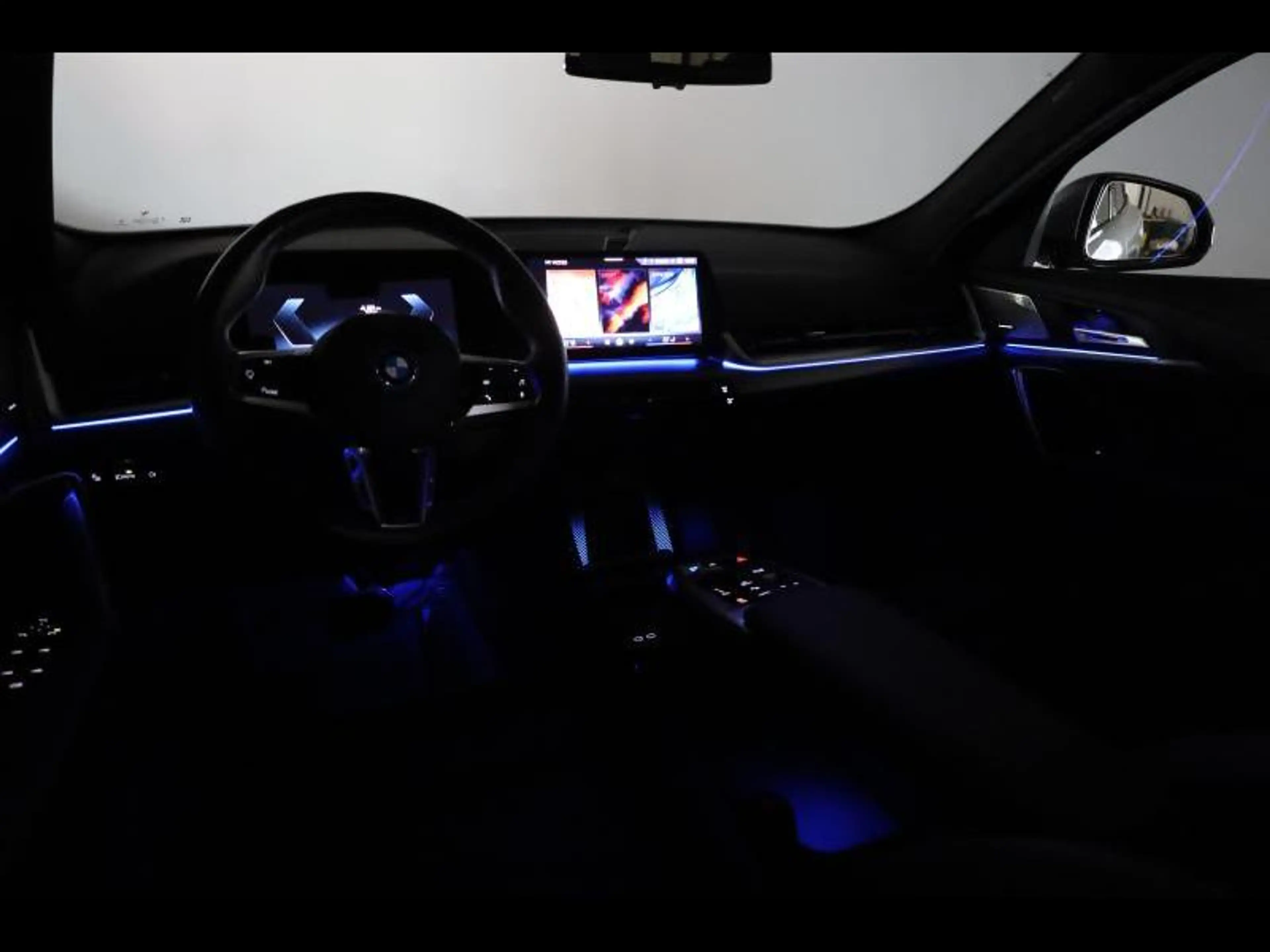 BMW iX2 xDrive30 Kit M Sport — photo 12
