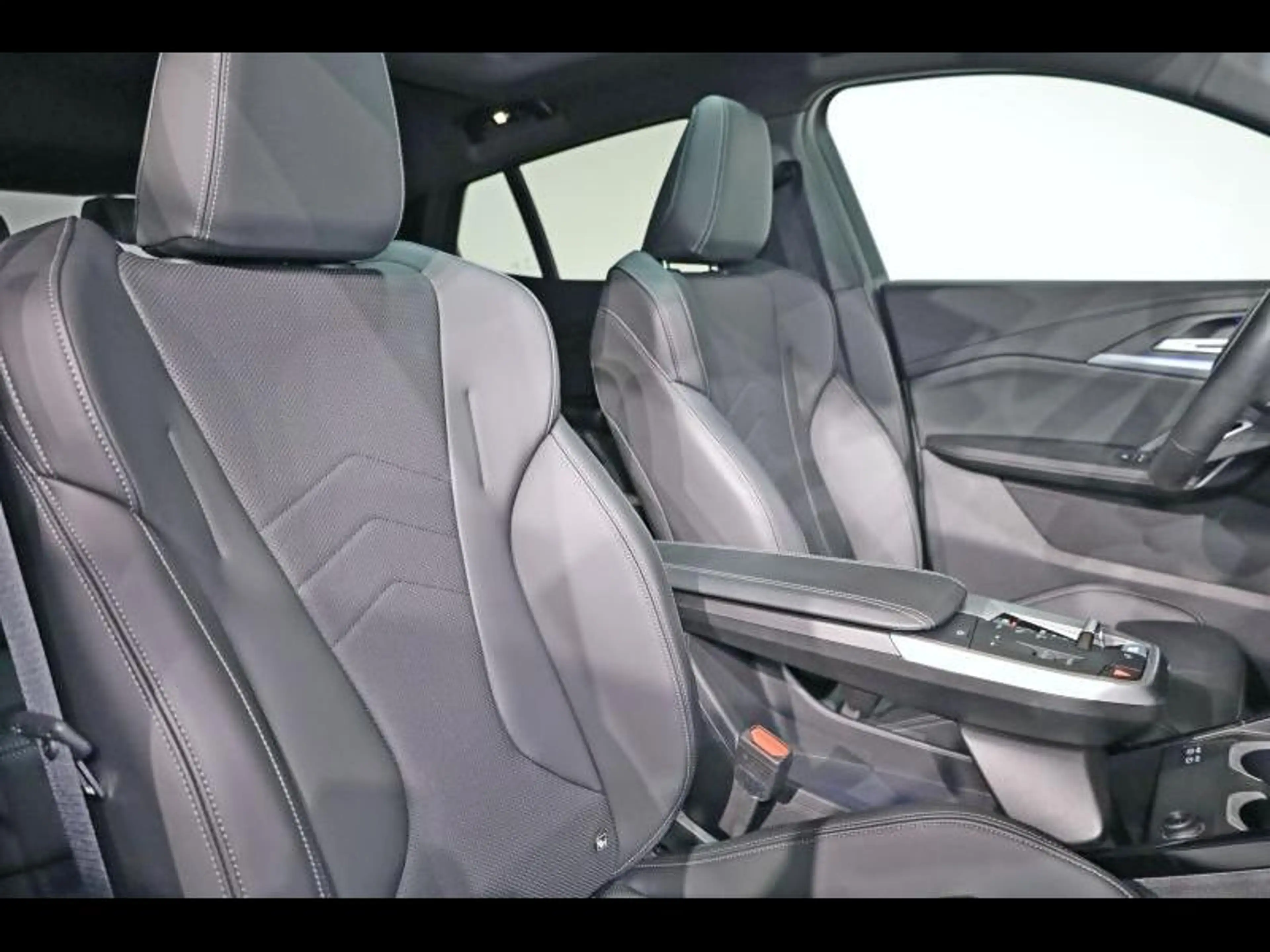 BMW iX2 xDrive30 Kit M Sport — photo 11