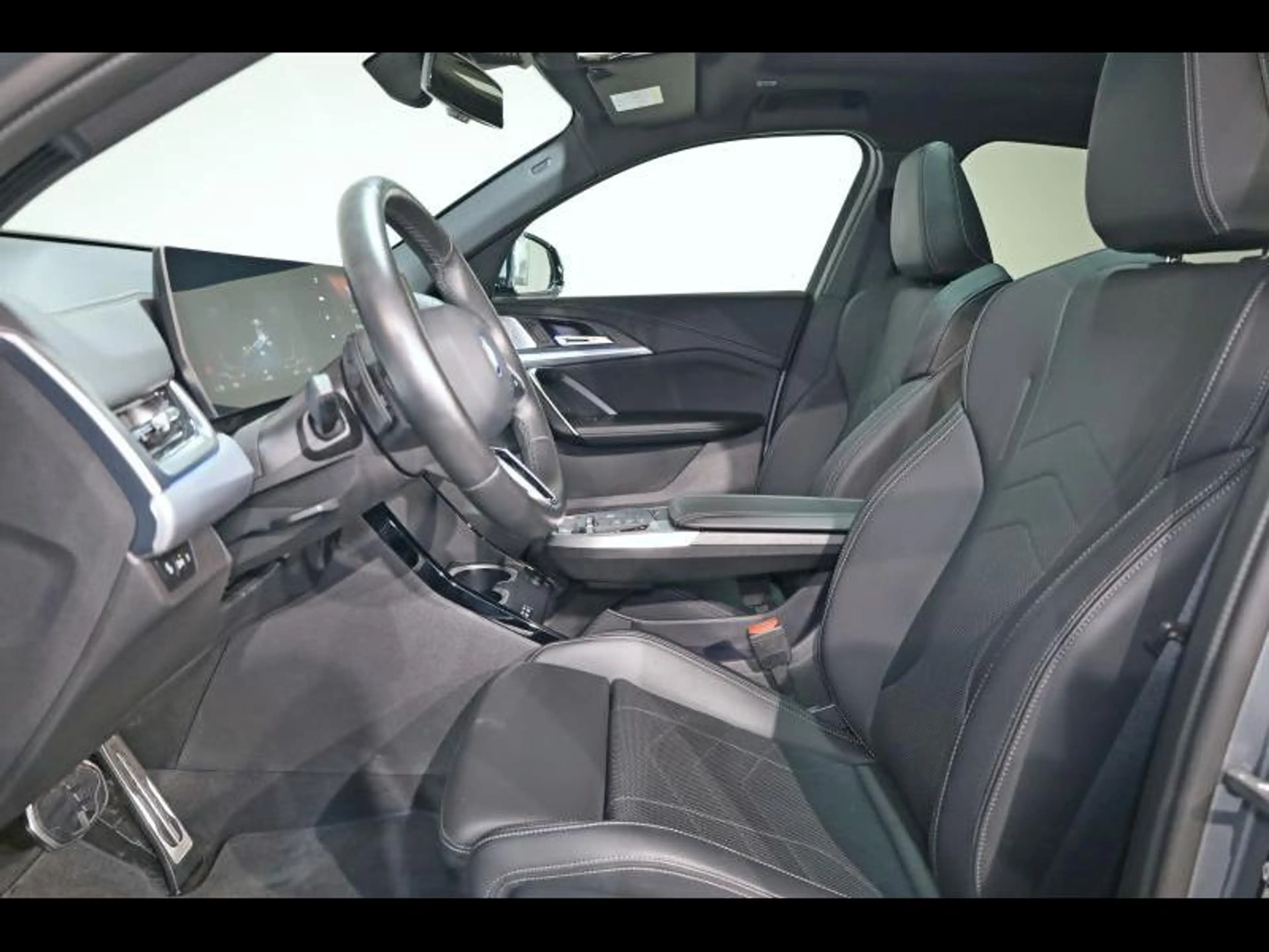 BMW iX2 xDrive30 Kit M Sport — photo 9