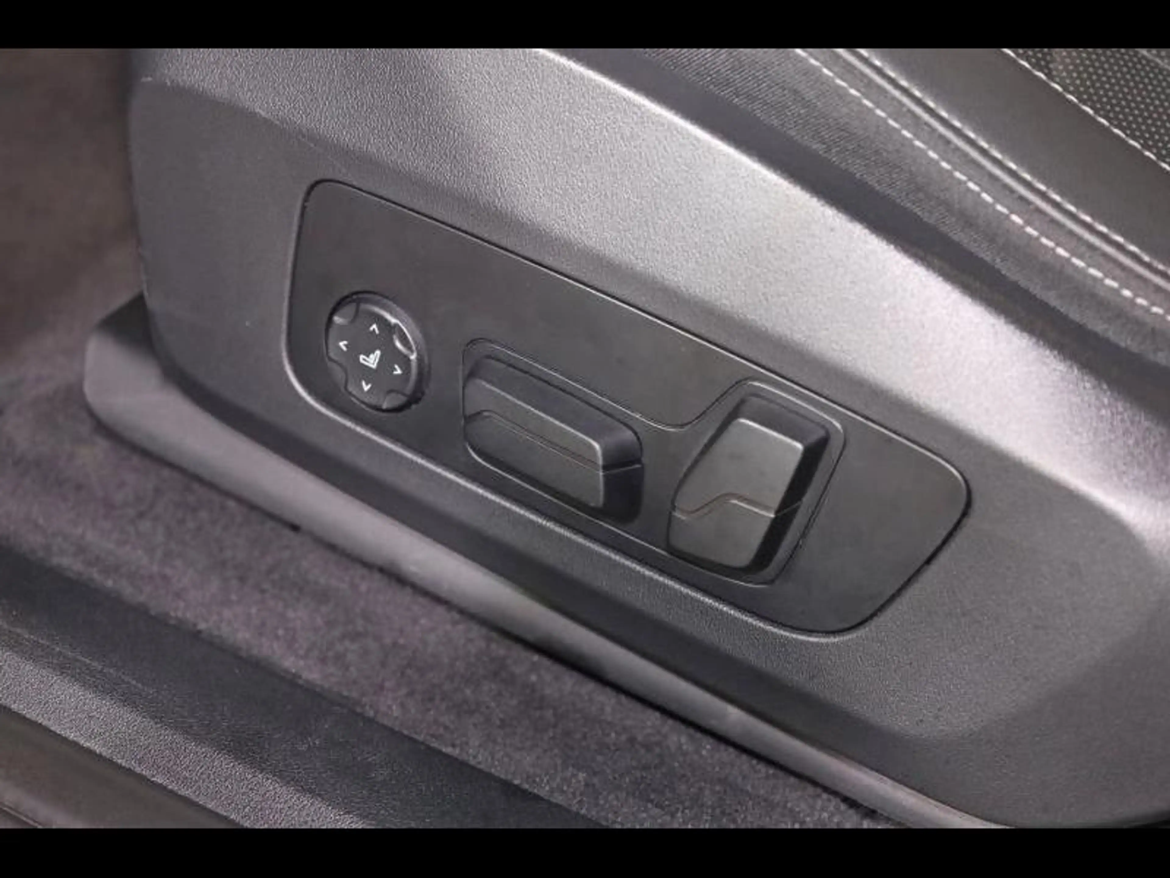 BMW iX2 xDrive30 Kit M Sport — photo 21