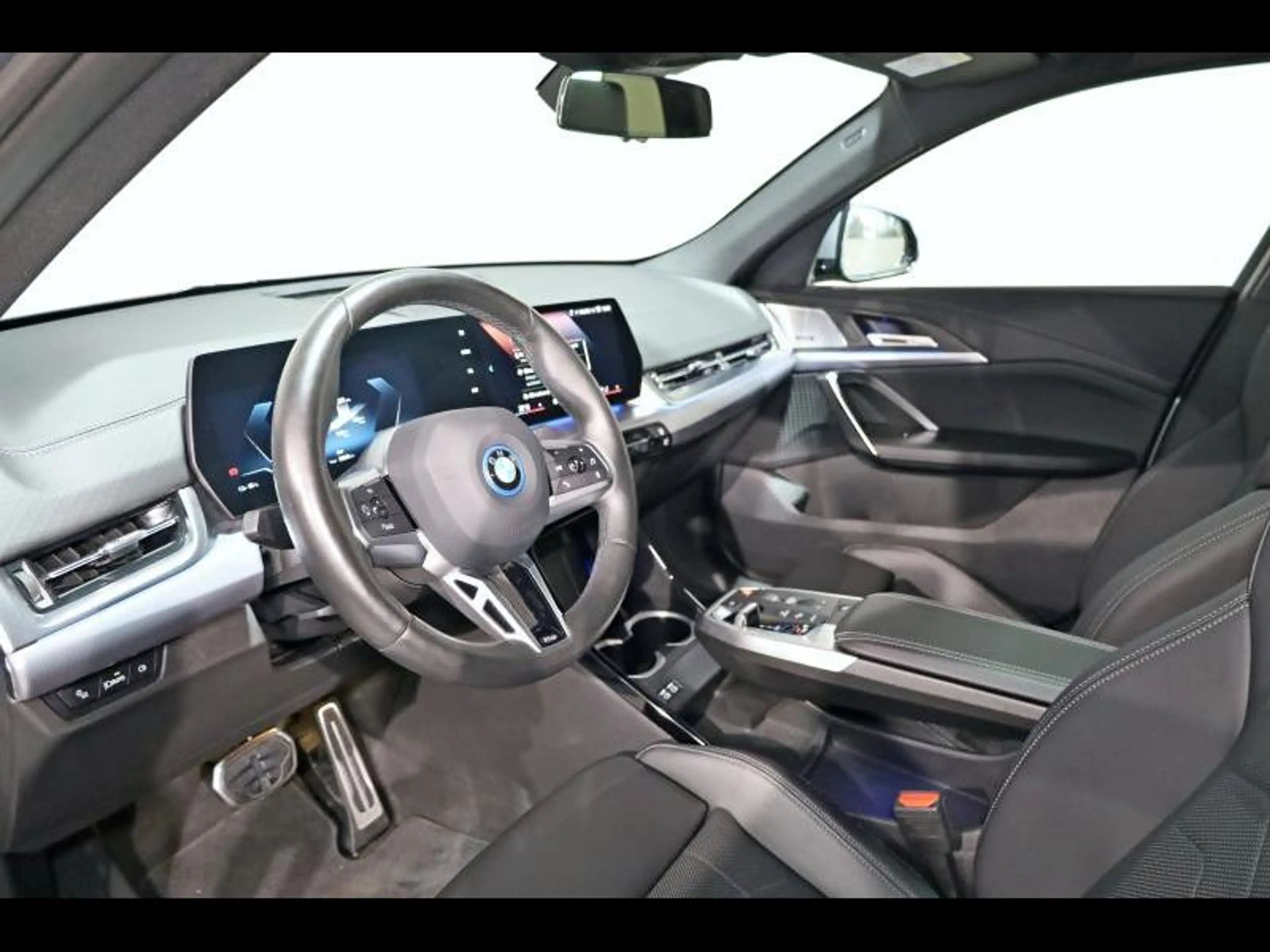 BMW iX2 xDrive30 Kit M Sport — photo 6
