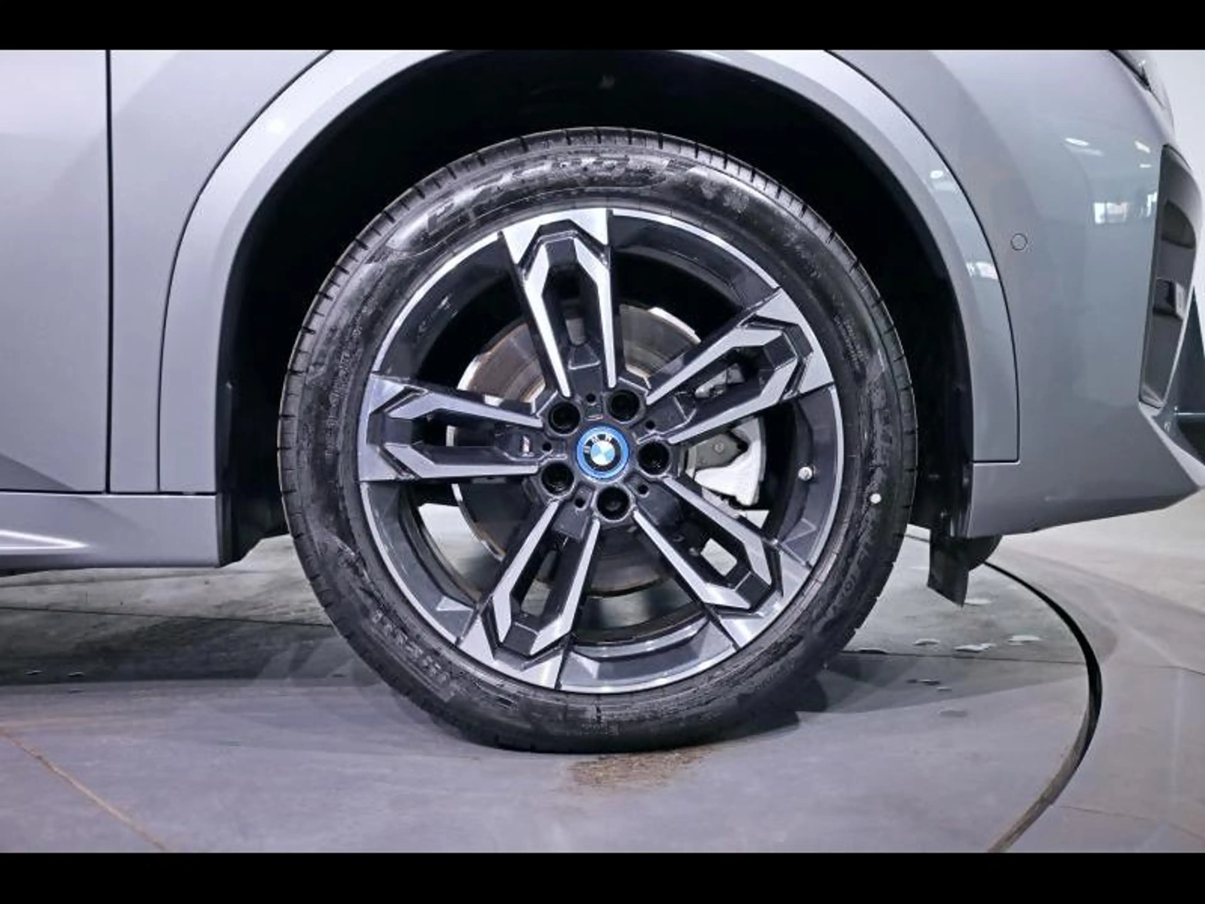 BMW iX2 xDrive30 Kit M Sport — photo 8