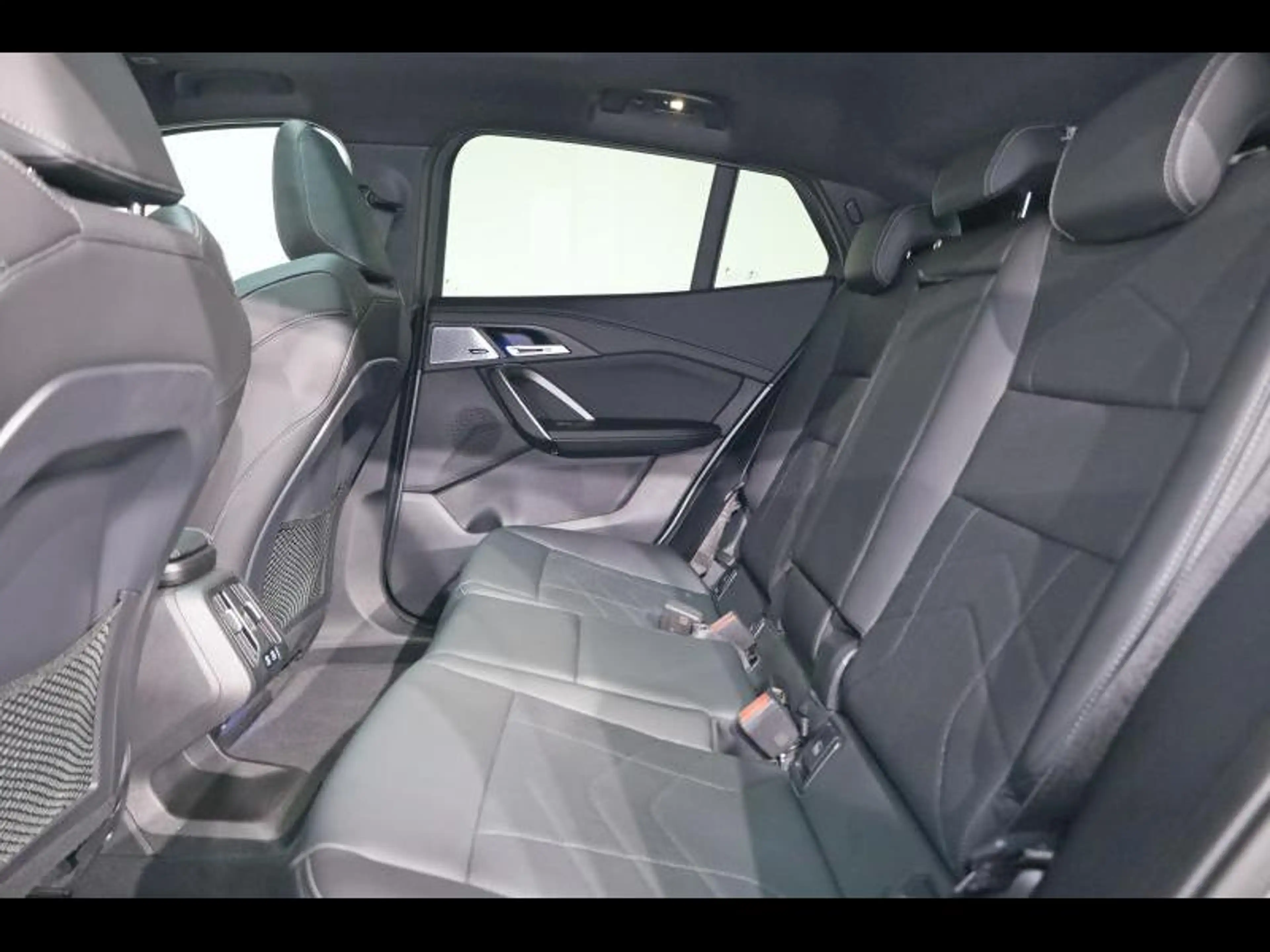 BMW iX2 xDrive30 Kit M Sport — photo 10