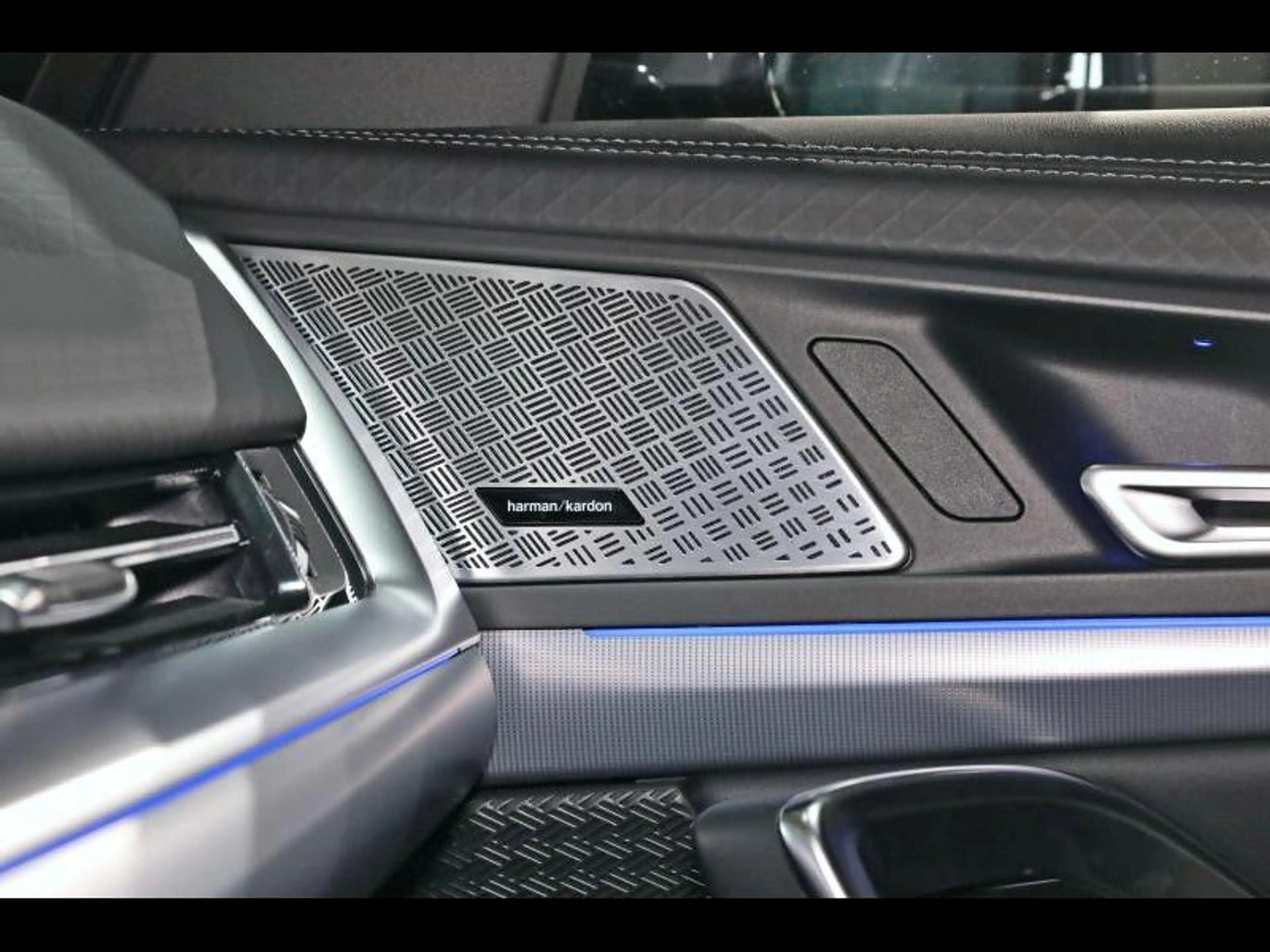 BMW iX2 xDrive30 Kit M Sport — photo 20