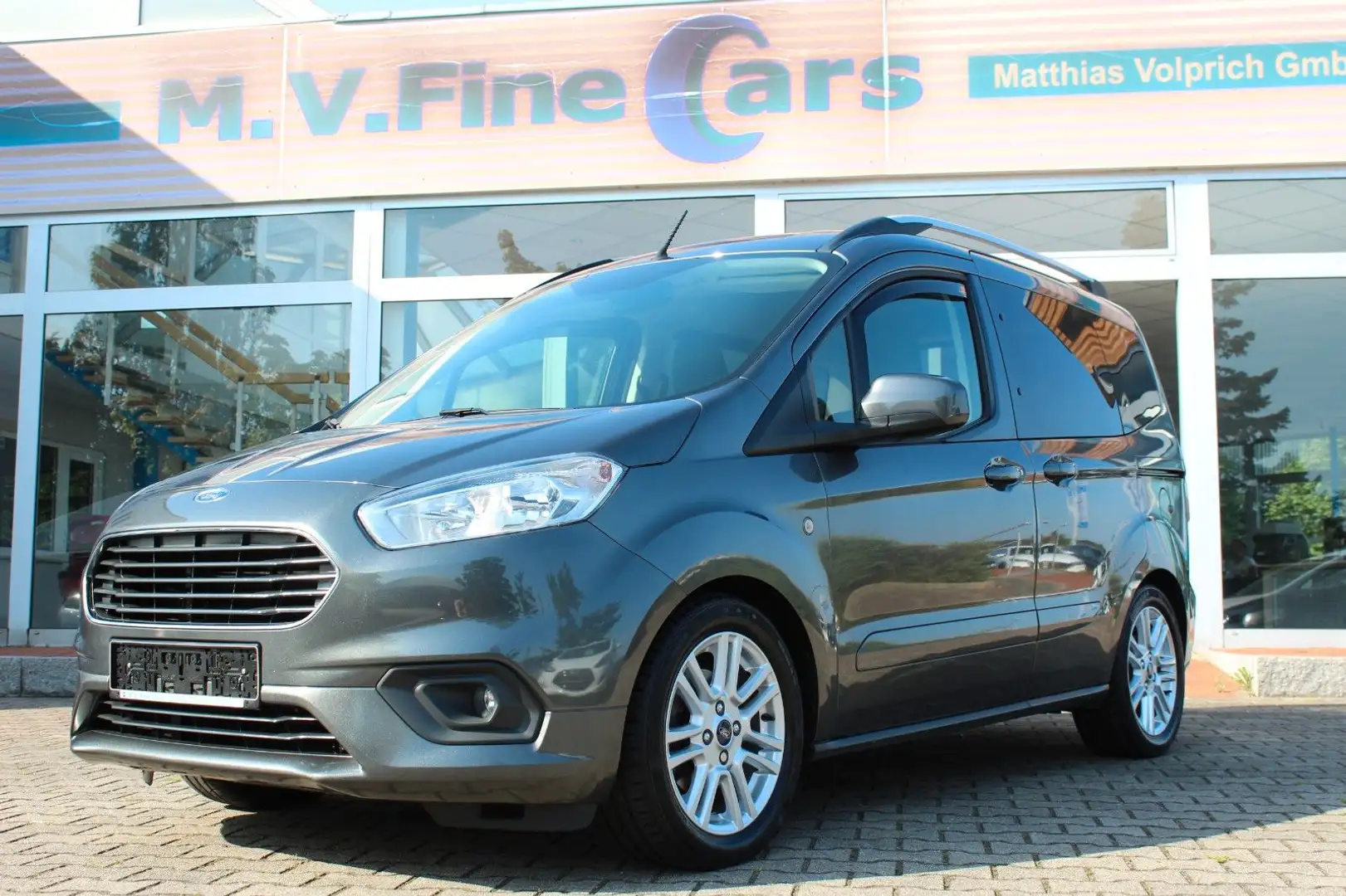 Ford Tourneo Courier Titanium - 1