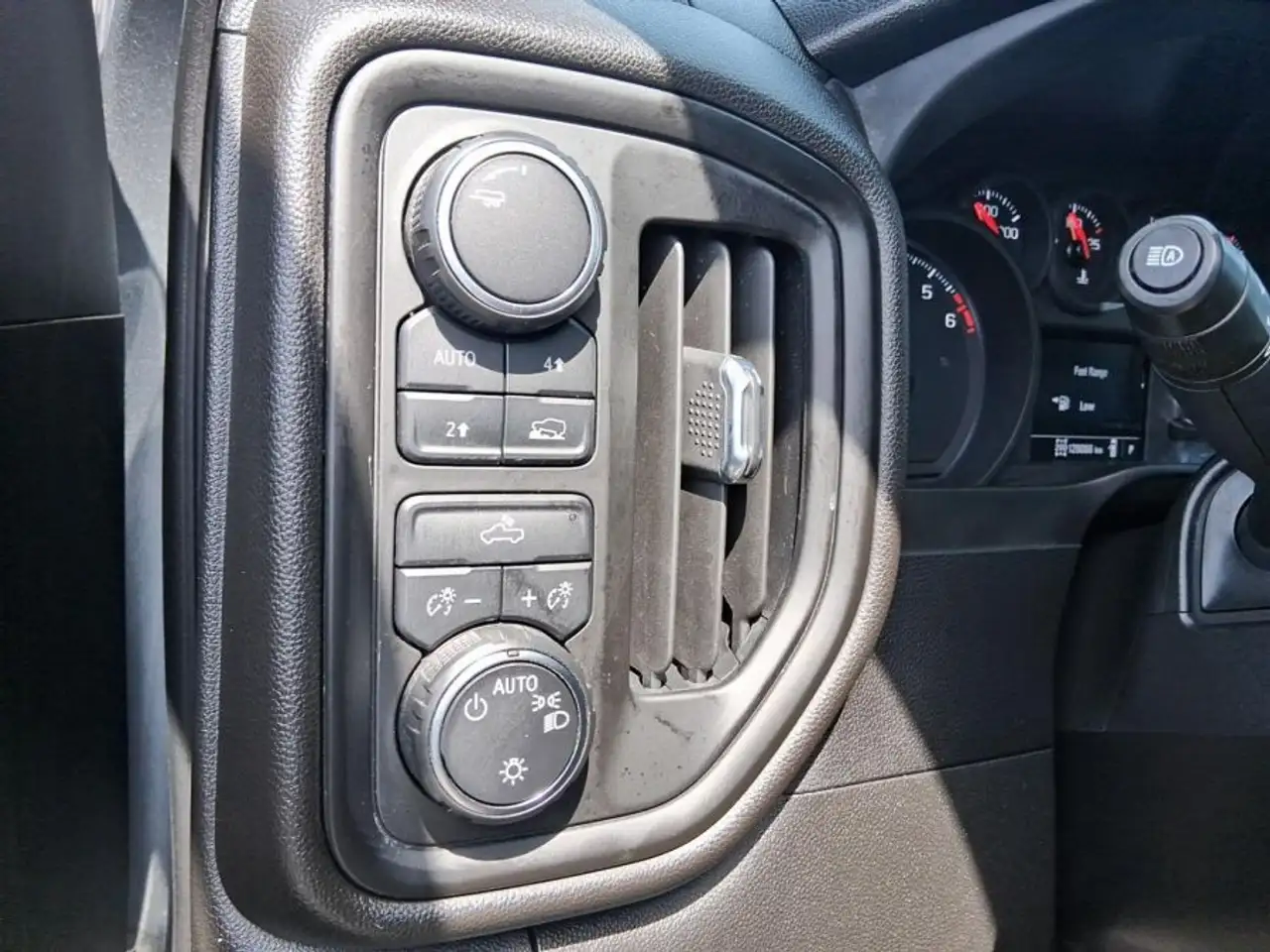 Chevrolet Silverado 1500 снимка Chevrolet Silverado 1500