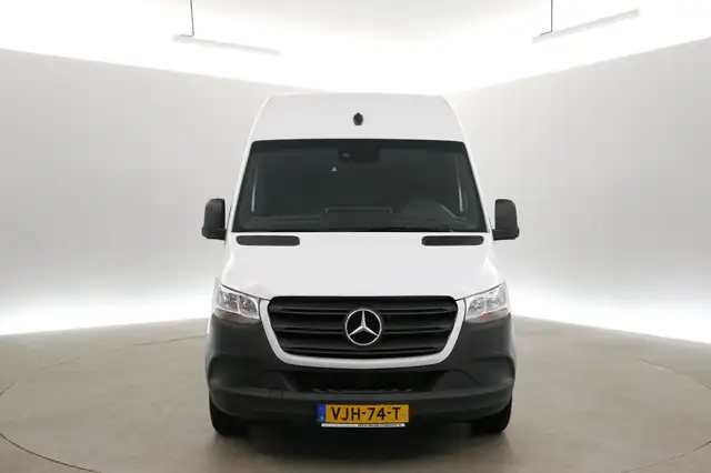 Mercedes-Benz Sprinter view 7