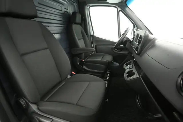Mercedes-Benz Sprinter view 10