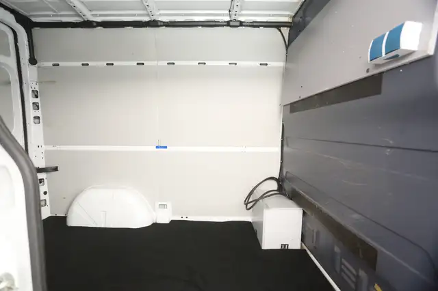 Mercedes-Benz Sprinter view 26