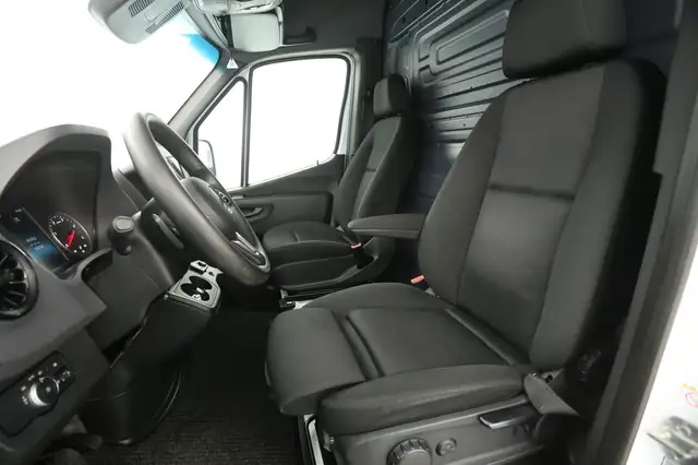 Mercedes-Benz Sprinter view 9