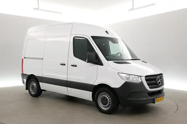 Mercedes-Benz Sprinter view 6