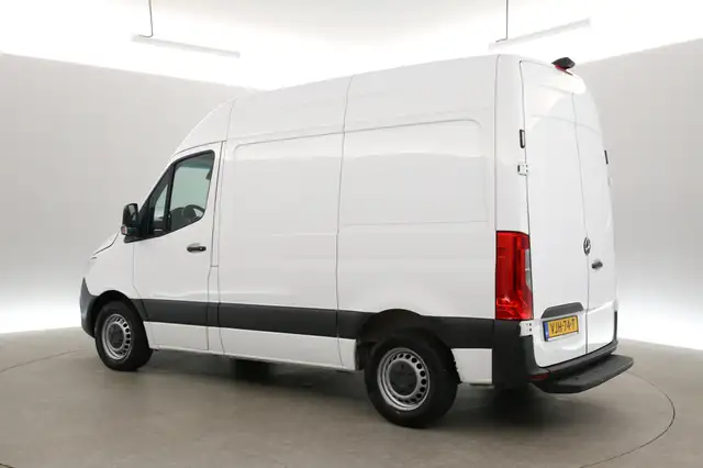 Mercedes-Benz Sprinter view 4