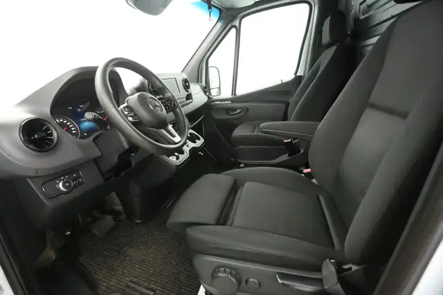 Mercedes-Benz Sprinter view 23