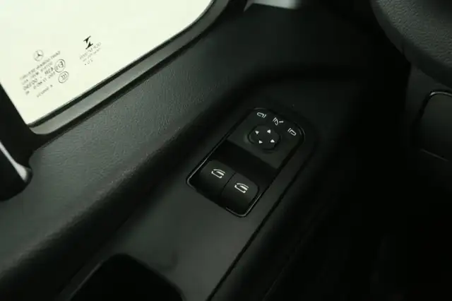 Mercedes-Benz Sprinter view 19