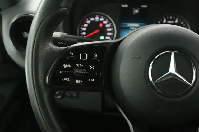 Mercedes-Benz Sprinter view 16