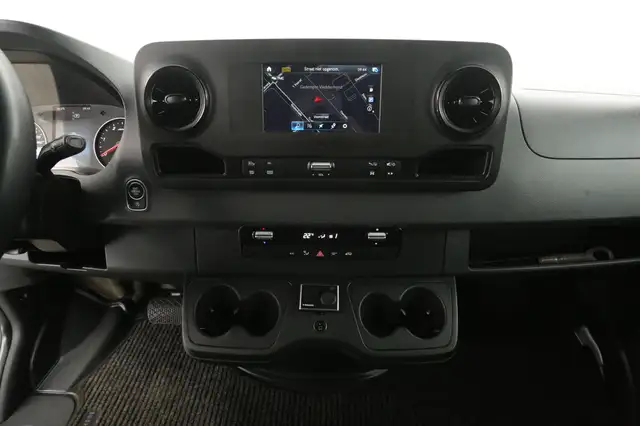 Mercedes-Benz Sprinter view 11