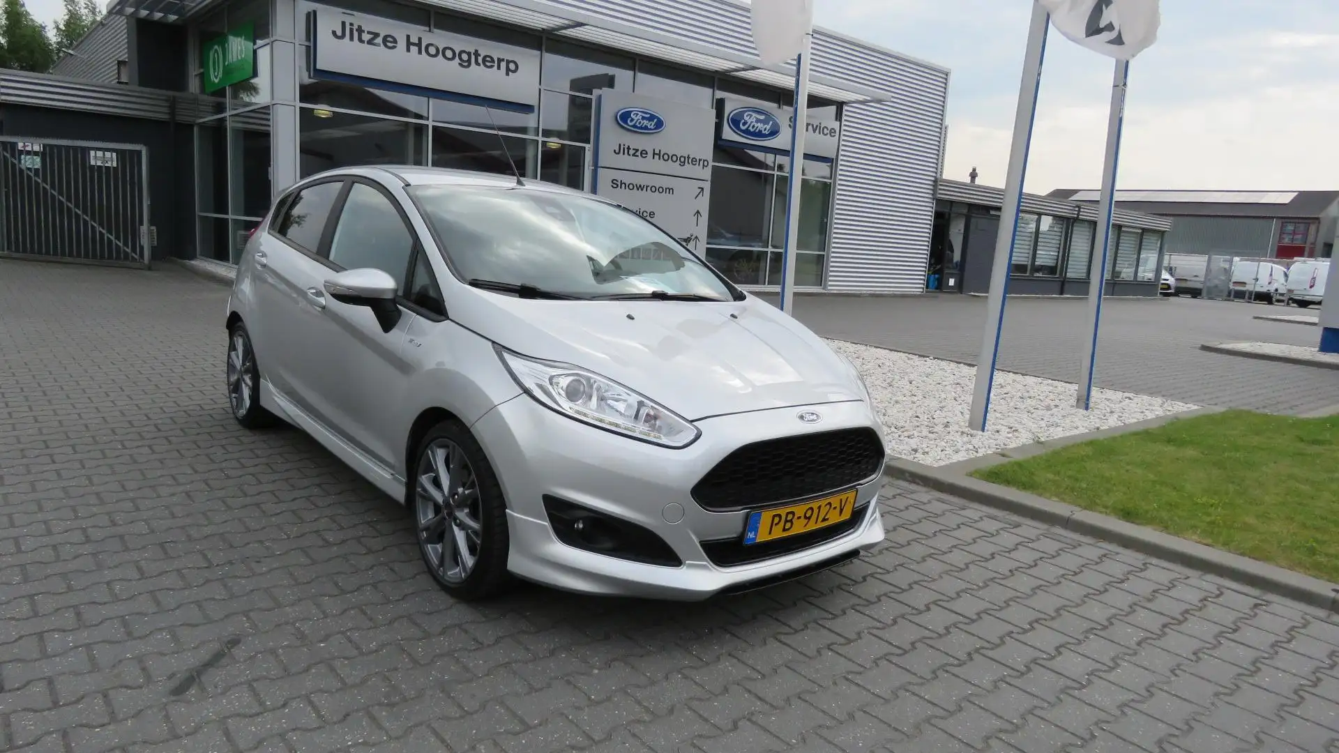 Ford Fiesta 1.0 EcoBoost ST Line CRUISE, CLIMA, NAVI, PDC, VER Grijs - 1
